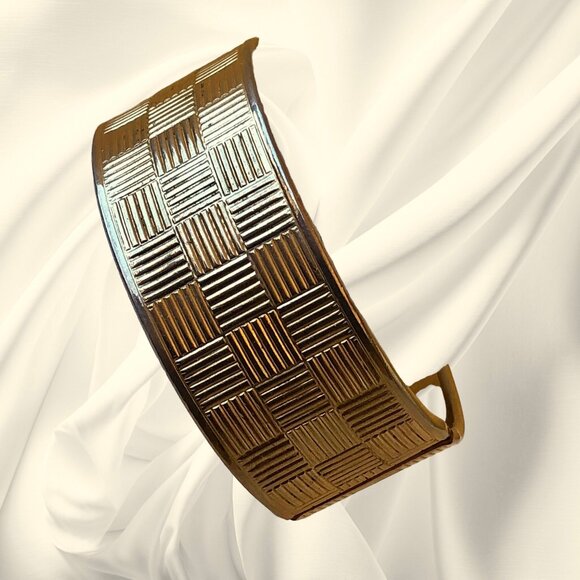 Coro Vintage Hinged Bracelet Gold Tone Basket Weave Signed FLAW - Picture 3 of 12